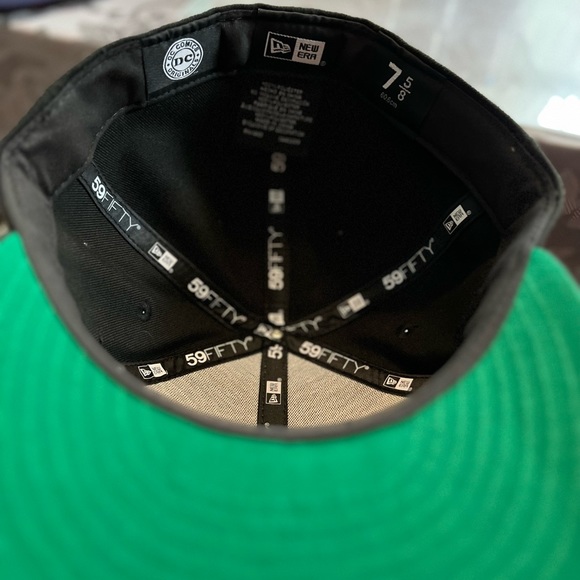 New Era “Buddy the Elf” 59fifty - Picture 5 of 5